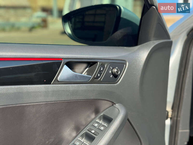 Седан Volkswagen Jetta 2015 в Киеве