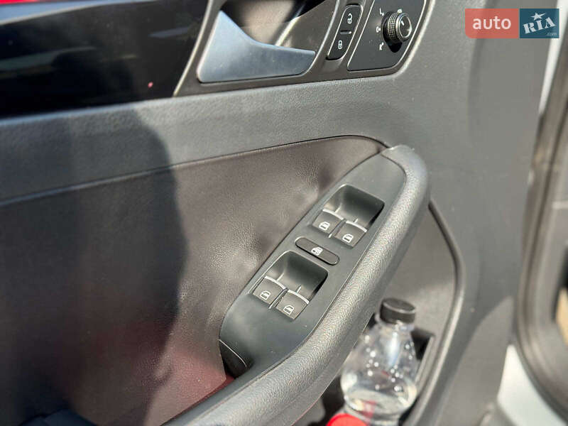 Седан Volkswagen Jetta 2015 в Киеве