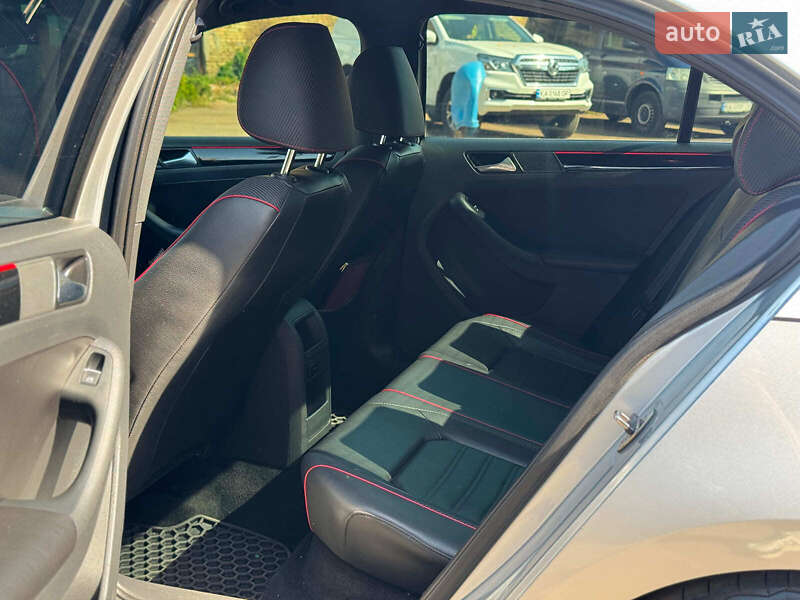 Седан Volkswagen Jetta 2015 в Киеве