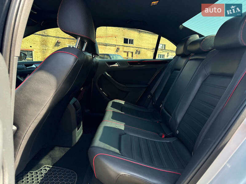 Седан Volkswagen Jetta 2015 в Киеве