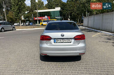 Седан Volkswagen Jetta 2010 в 