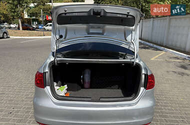 Седан Volkswagen Jetta 2010 в 