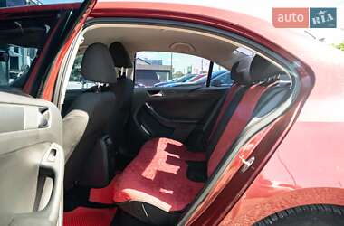 Седан Volkswagen Jetta 2016 в 