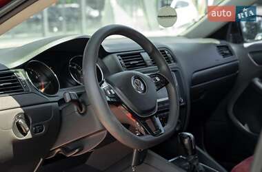 Седан Volkswagen Jetta 2016 в 