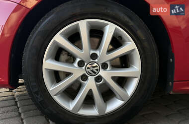 Седан Volkswagen Jetta 2015 в 