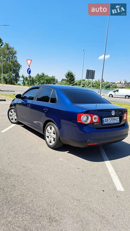 Седан Volkswagen Jetta 2005 в Вінниці
