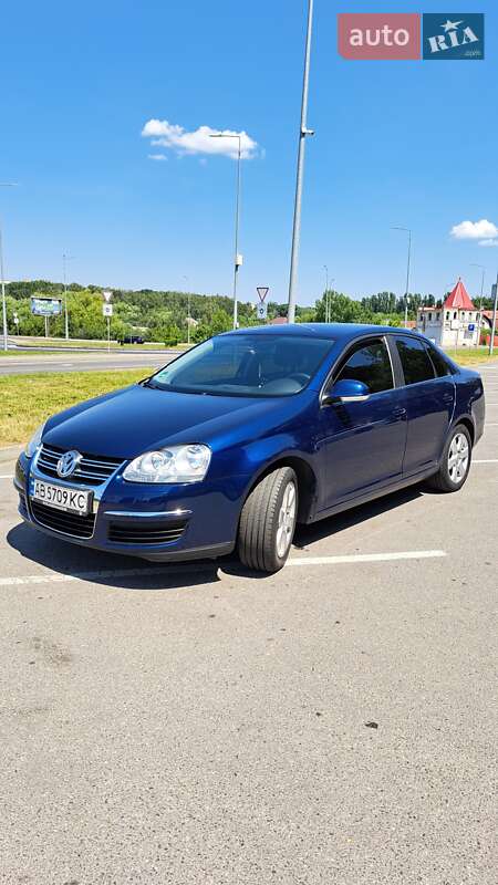 Седан Volkswagen Jetta 2005 в Вінниці
