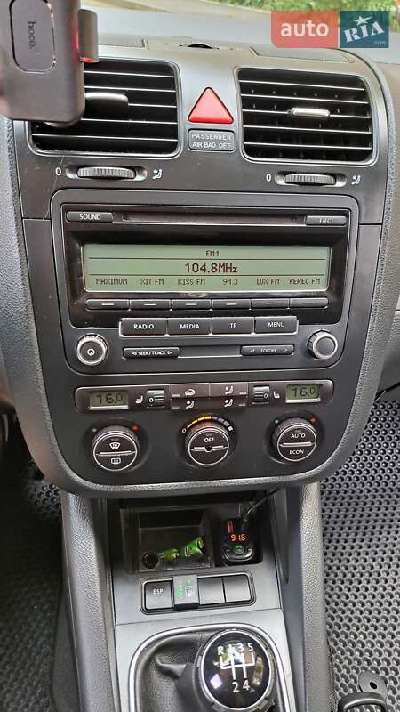 Седан Volkswagen Jetta 2005 в Вінниці