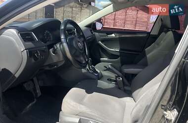 Седан Volkswagen Jetta 2013 в 