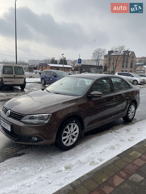 Седан Volkswagen Jetta 2012 в Тернополі