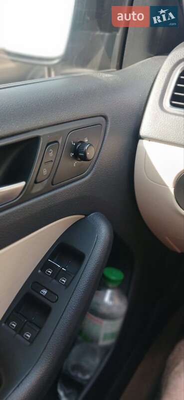Седан Volkswagen Jetta 2011 в Києві
