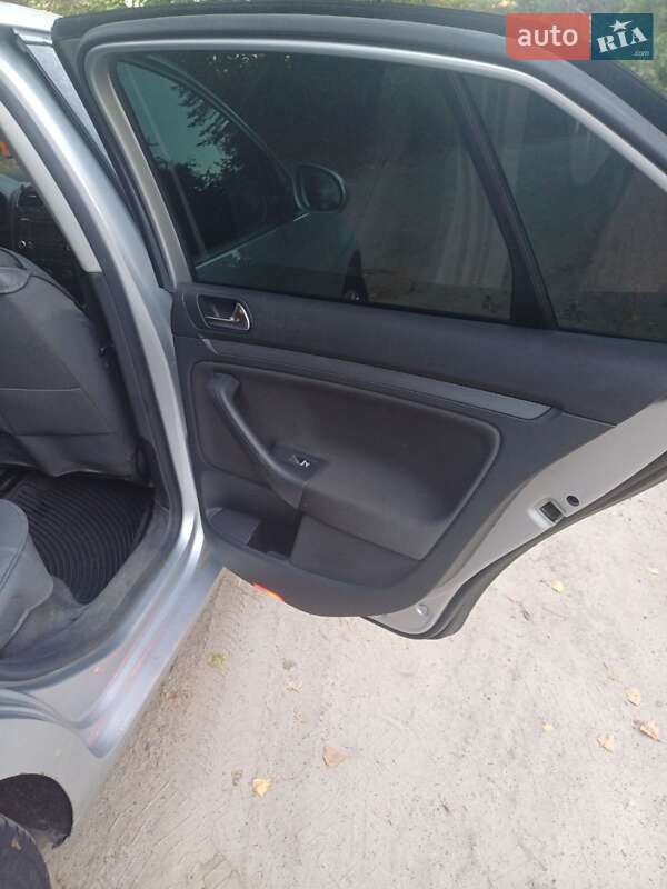 Седан Volkswagen Jetta 2005 в Ахтырке