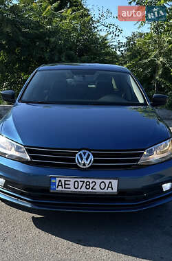 Седан Volkswagen Jetta 2015 в Дніпрі