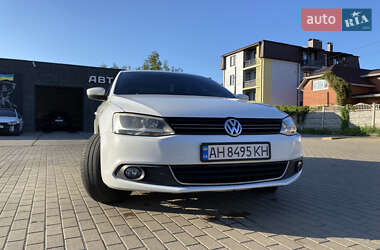 Седан Volkswagen Jetta 2012 в 
