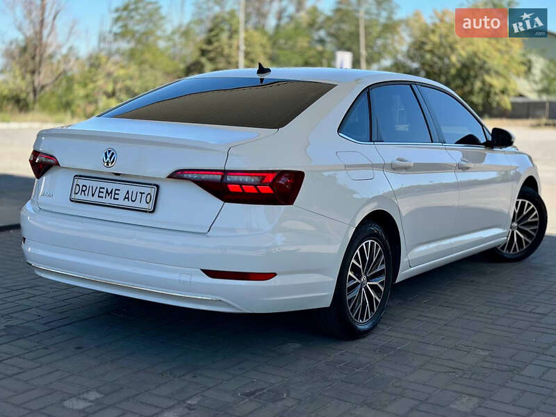 Седан Volkswagen Jetta 2021 в 