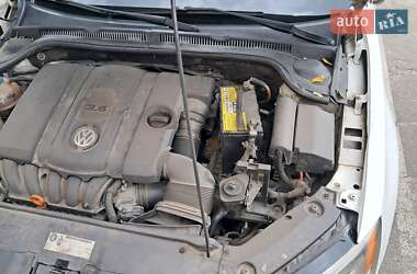 Седан Volkswagen Jetta 2010 в  фото 6 Седан Volkswagen Jetta 2010 в
