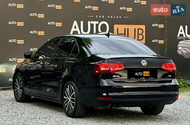 Седан Volkswagen Jetta 2015 в 