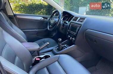 Седан Volkswagen Jetta 2014 в 