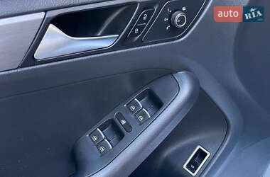 Седан Volkswagen Jetta 2014 в 