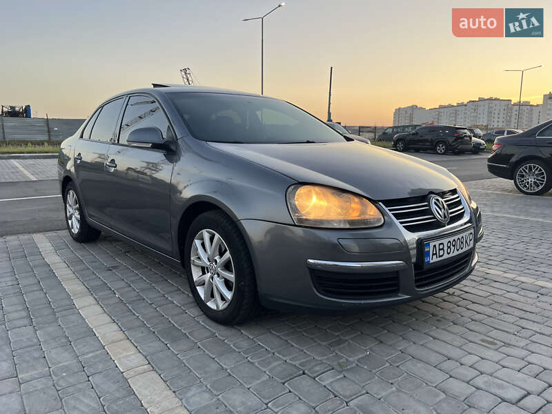Седан Volkswagen Jetta 2010 в Виннице