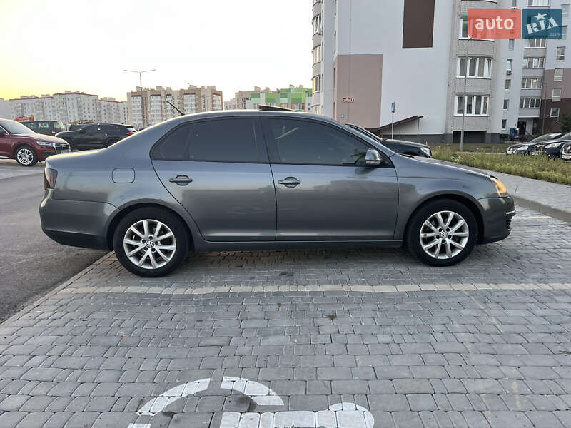 Седан Volkswagen Jetta 2010 в Виннице