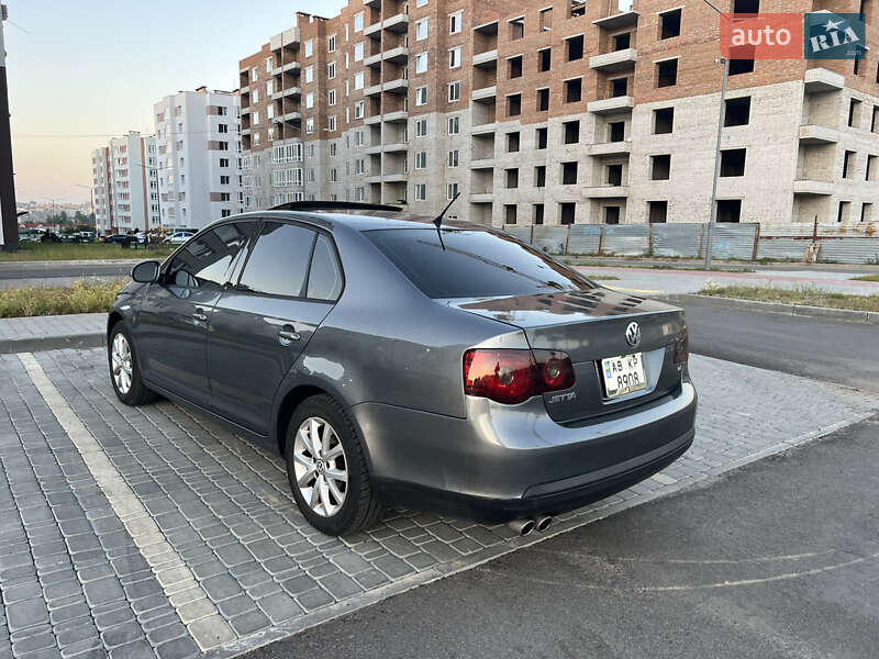 Седан Volkswagen Jetta 2010 в Виннице