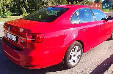 Седан Volkswagen Jetta 2015 в 