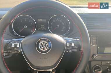 Седан Volkswagen Jetta 2015 в 