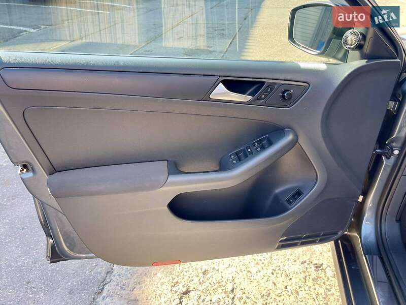 Седан Volkswagen Jetta 2011 в Харькове