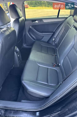 Седан Volkswagen Jetta 2013 в 