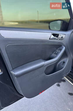 Седан Volkswagen Jetta 2013 в 