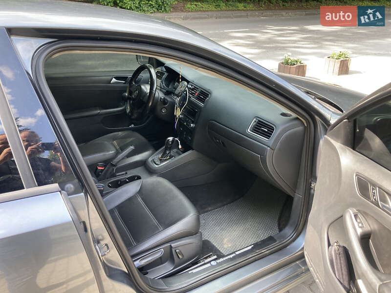 Седан Volkswagen Jetta 2013 в Львове
