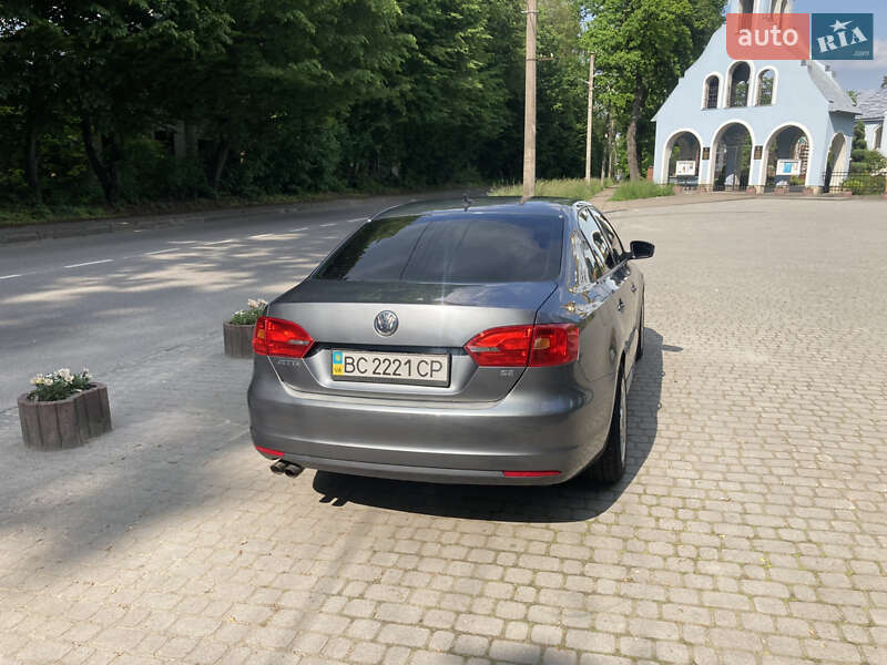 Седан Volkswagen Jetta 2013 в Львове