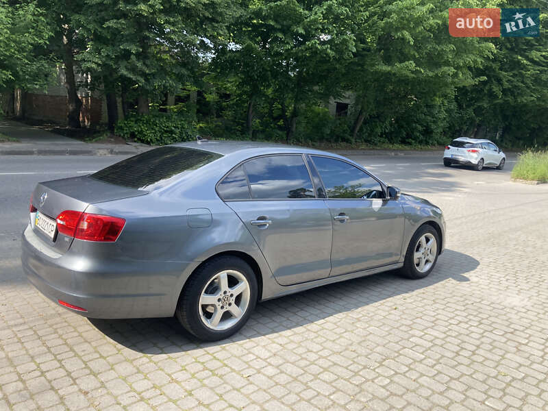 Седан Volkswagen Jetta 2013 в Львове
