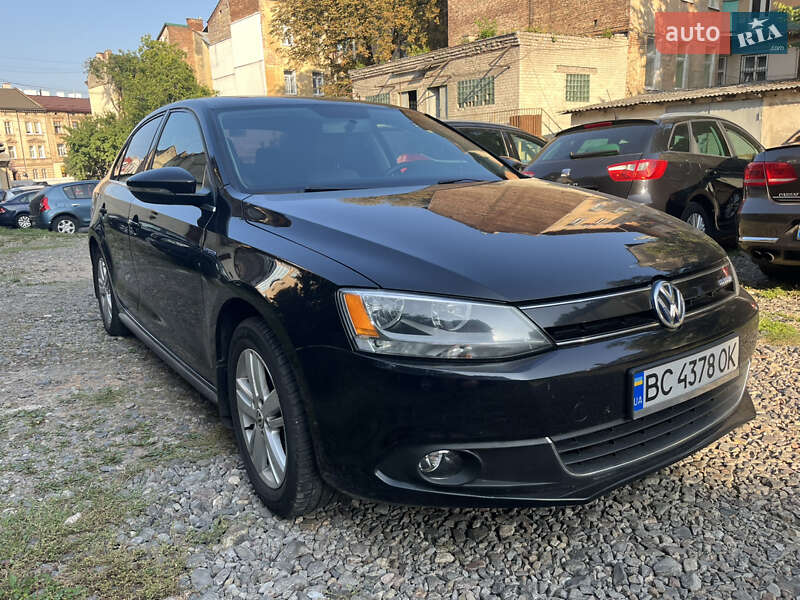 Седан Volkswagen Jetta 2013 в Львові