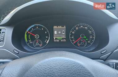 Седан Volkswagen Jetta 2013 в 