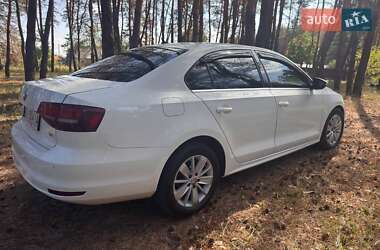 Седан Volkswagen Jetta 2016 в 