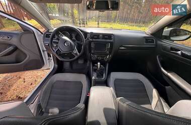 Седан Volkswagen Jetta 2016 в 