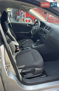 Седан Volkswagen Jetta 2013 в 