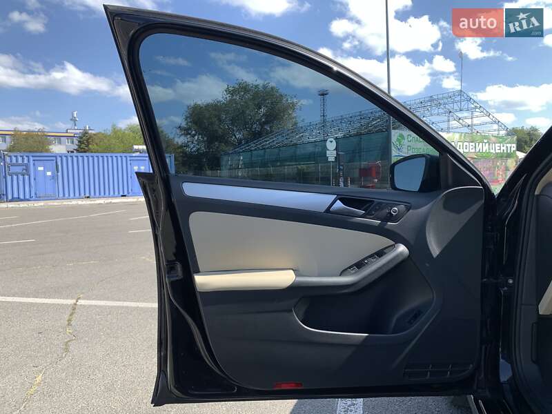 Седан Volkswagen Jetta 2014 в Дніпрі