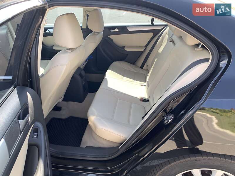 Седан Volkswagen Jetta 2014 в Дніпрі