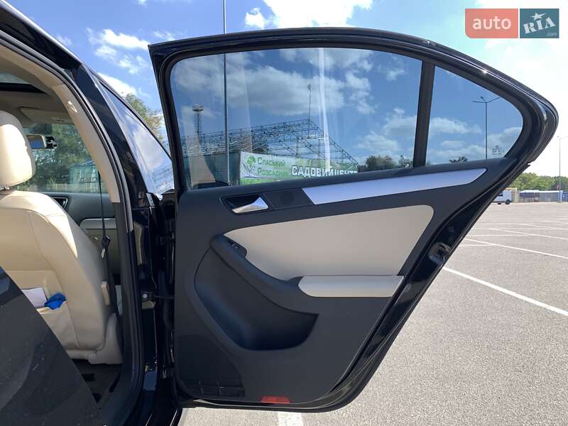 Седан Volkswagen Jetta 2014 в Дніпрі