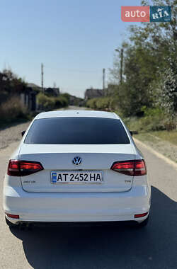 Седан Volkswagen Jetta 2016 в 