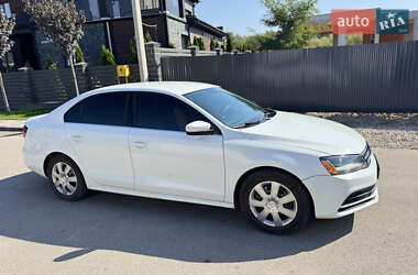 Седан Volkswagen Jetta 2016 в 