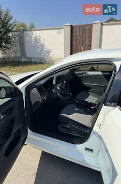 Седан Volkswagen Jetta 2016 в 