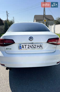 Седан Volkswagen Jetta 2016 в 