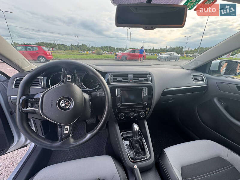 Седан Volkswagen Jetta 2016 в Львове