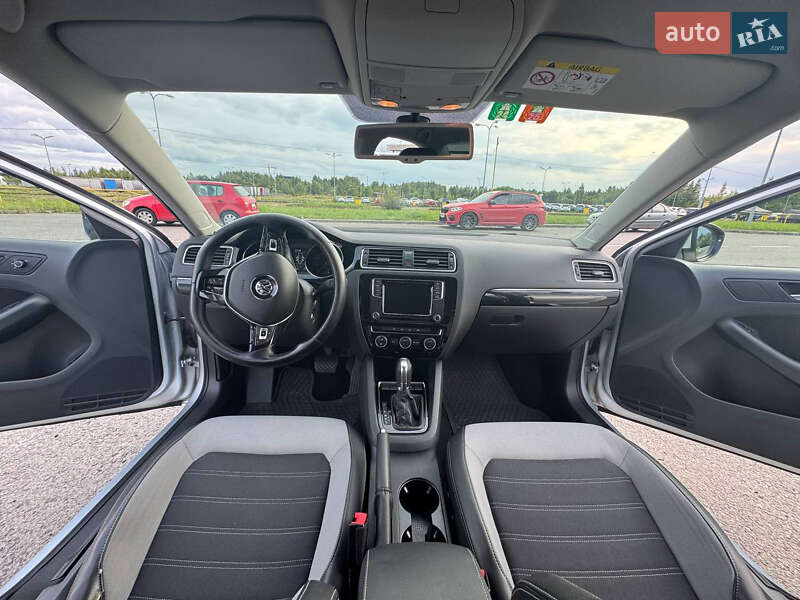 Седан Volkswagen Jetta 2016 в Львове