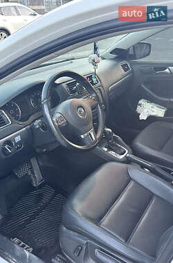 Седан Volkswagen Jetta 2013 в 