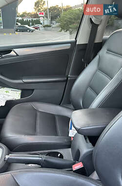 Седан Volkswagen Jetta 2013 в 